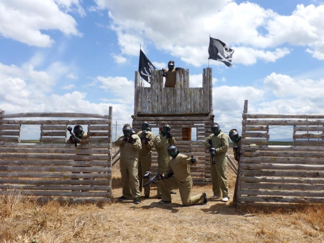  Jogadores defendendo a torre 